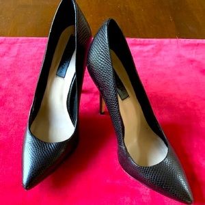BCBGMaxAzria Black Snakeskin Pumps Mirrored Heels